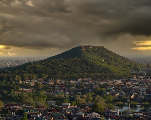 Aktivitas berjalan di pagi hari